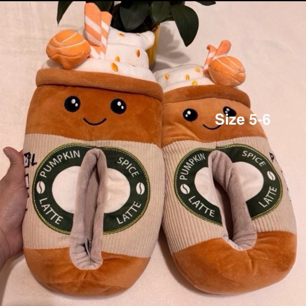 Feetmoji Women's Pumpkin Latte Plush Slippers
